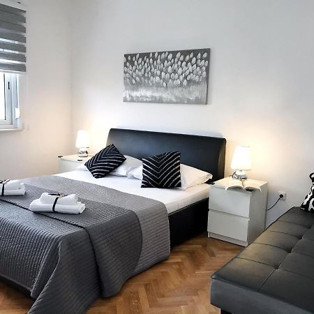 Apartments Robert Kaštela Esterno foto