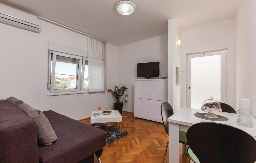 Apartments Robert Kaštela Esterno foto