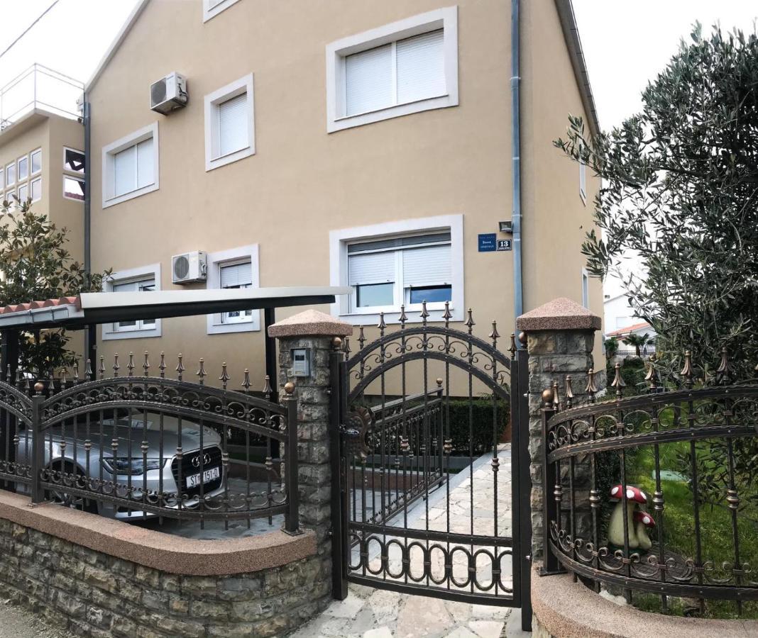 Apartments Robert Kaštela Esterno foto
