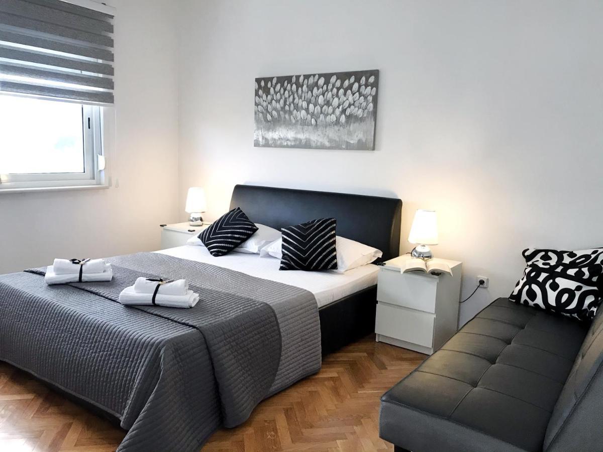 Apartments Robert Kaštela Esterno foto